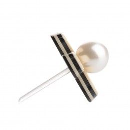 Medium size flower shape Metal free earring in Ivory and black Kosmart - 3